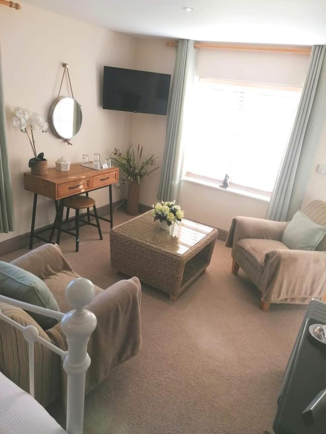 Meadow View Hotel Wighton Room photo